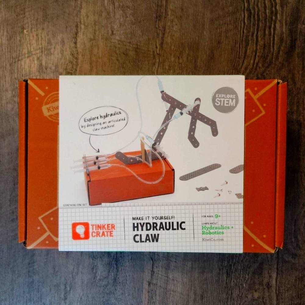 KiwiCo Tinker Crate Hydraulic Claw
